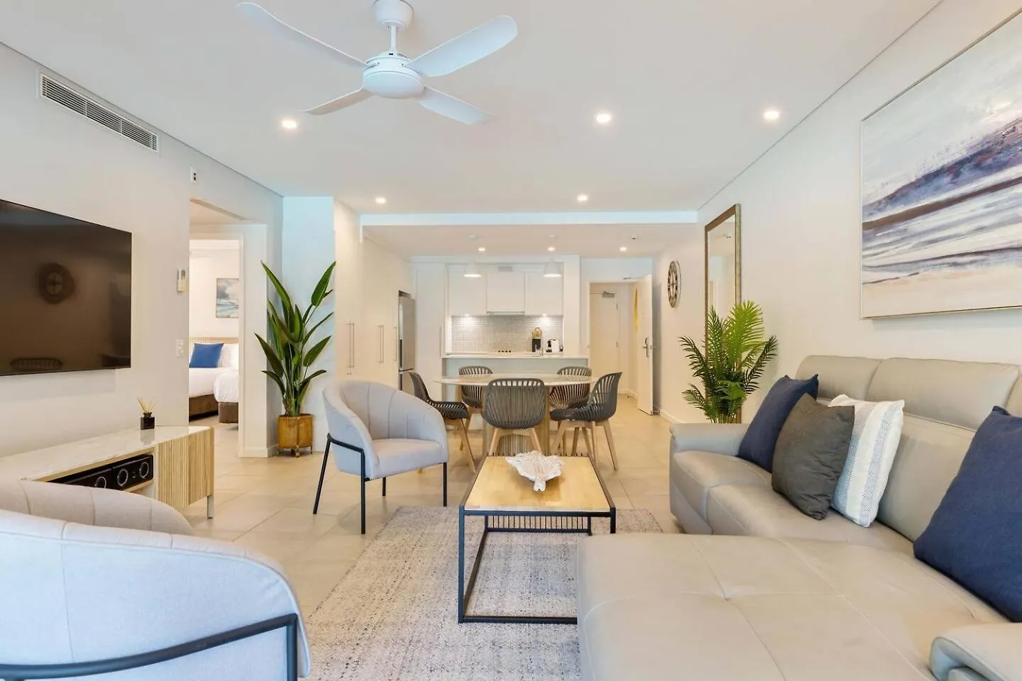 Sunny Swim-Out Serenity With Direct Beach Access Port Douglas