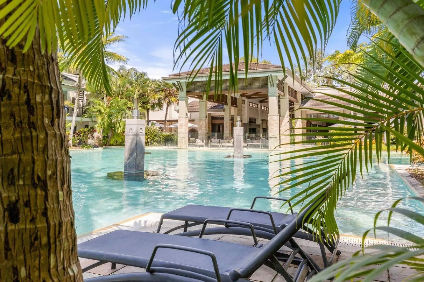 Sunny Swim-Out Serenity With Direct Beach Access Port Douglas Australien